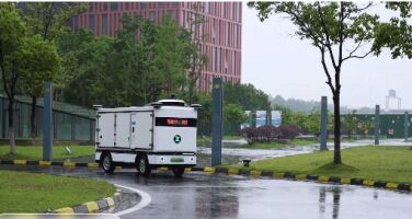 Continuous operation and efficient maintenance Unmanned security vehicle Effectively dealing with adverse weather conditions