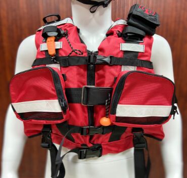 Multiple storage bags Rapids life jacket multiple front attachment points