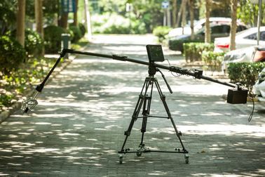LCD는 EOD 조작자, 긴 로봇 팔 로봇식 망원경 조작자를 감시합니다